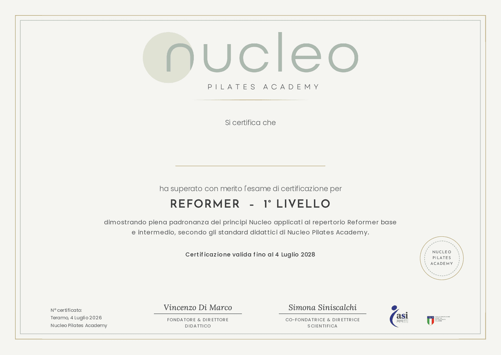 Il certificato di Nucleo Pilates Academy per il Reformer di 1° livello, in bianco.